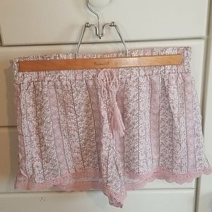 Lose fabric shorts